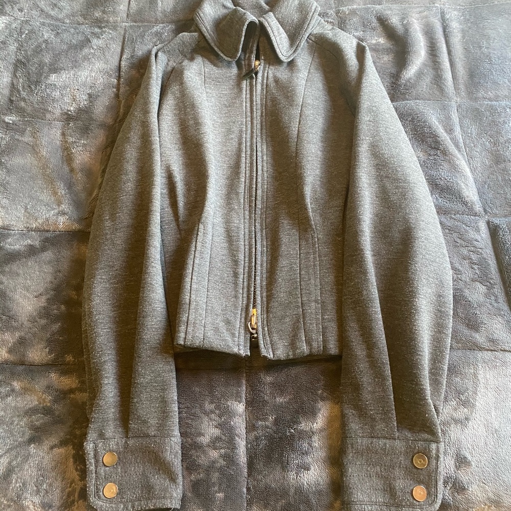 A formal fitting grey blazer